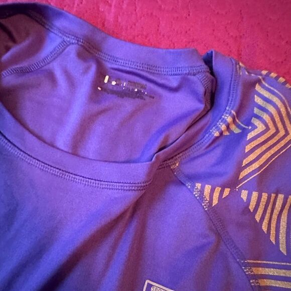 Set of 2- running shirts - one has a small snag -XL - Picture 5 of 5